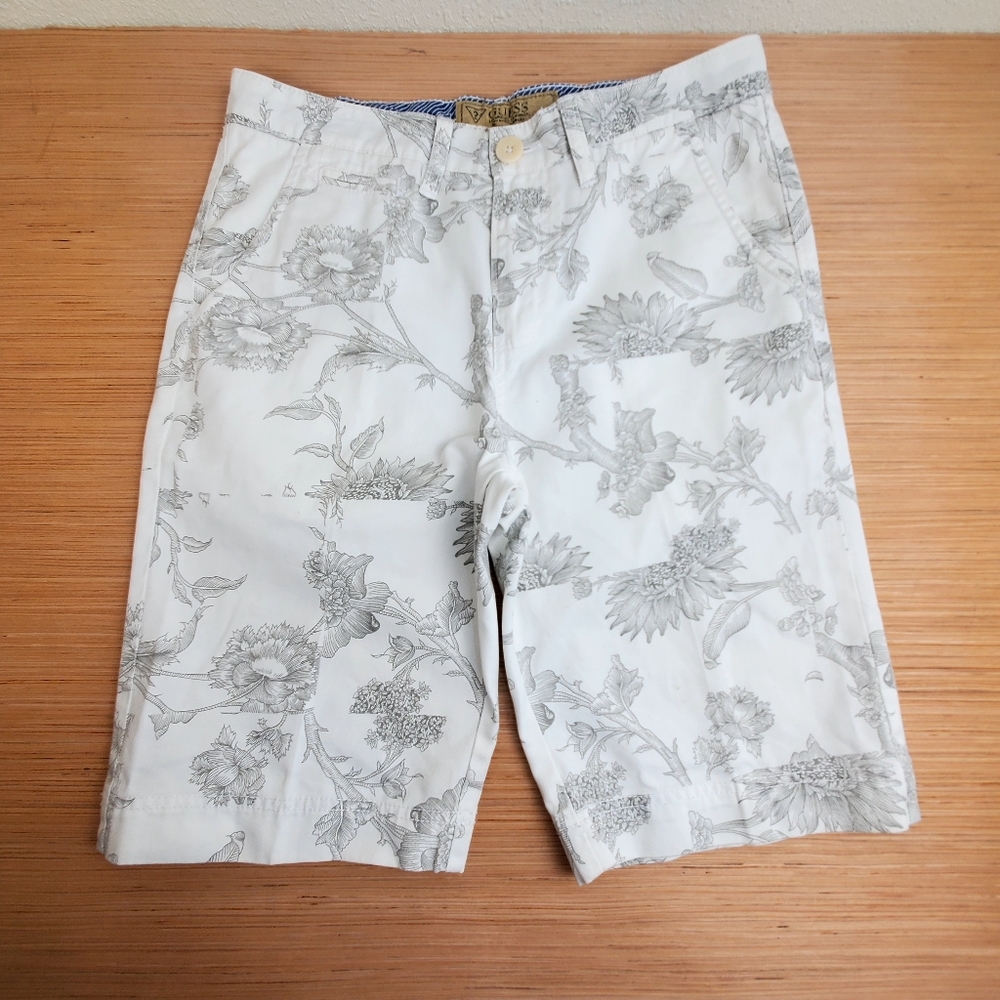 Guess Men's White Gray Floral Pattern Walking Shorts Size 30